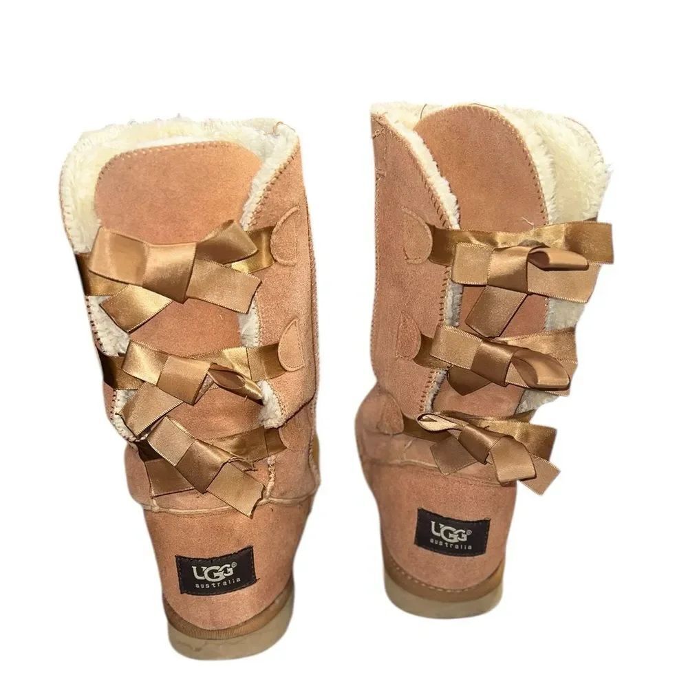 UGG Australia Bailey Bow Boots Womens 8 Sheepskin Suede Chestnut Mid Calf
